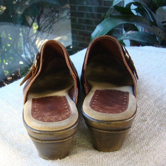 Bass tan genuine camel leather buckle slip-on clogs, size 8.5 - Picture 3 of 7